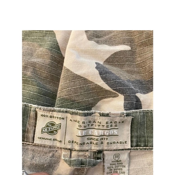 Vintage American Eagle Cargo Shorts 38 Green Camo Button Fly Baggy Distressed - Picture 4 of 6